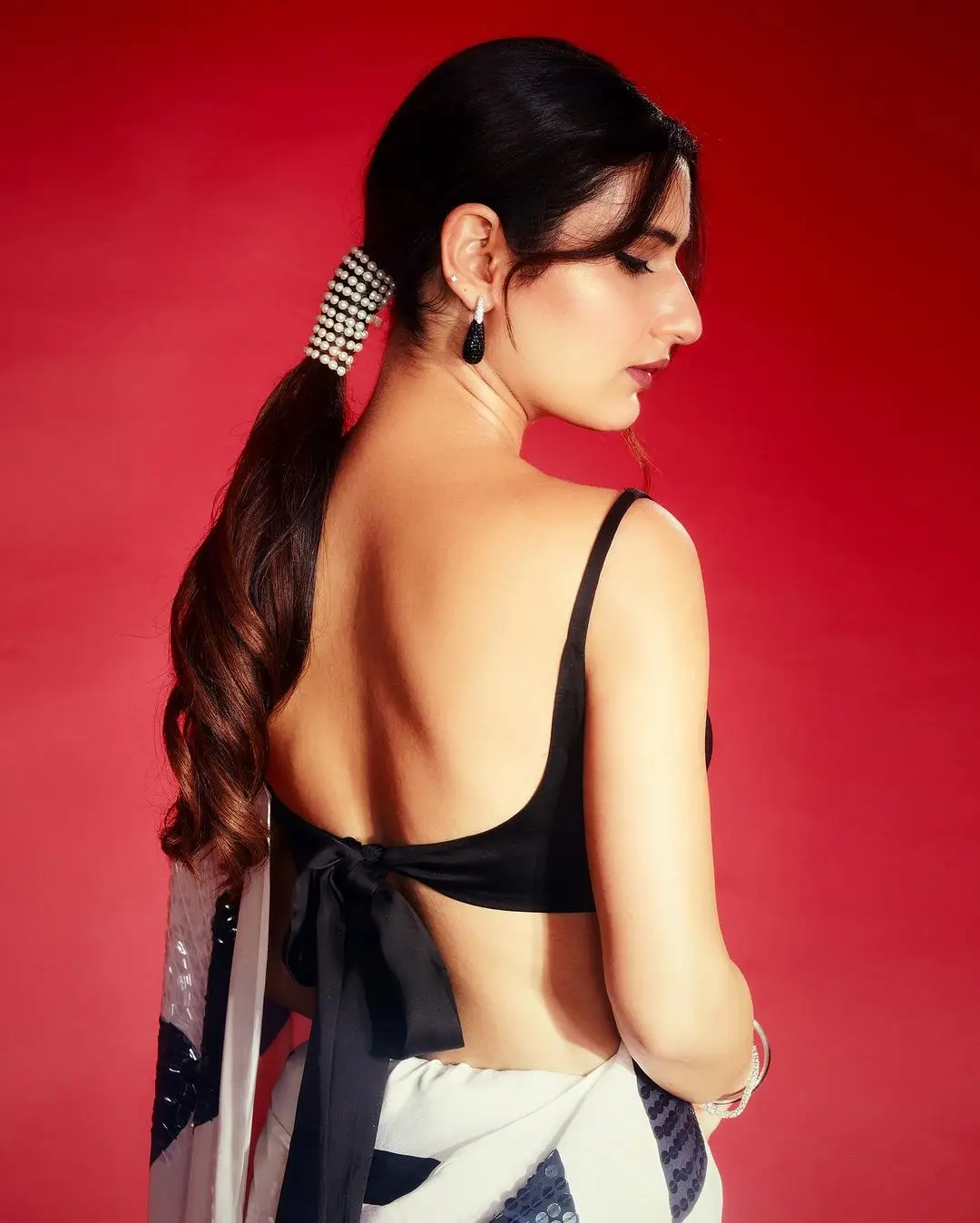 Fatima Sana Shaikh Stills in White Saree Sleeveless Black Blouse